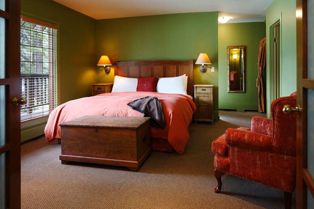 Emerald Lake Lodge Field Room photo