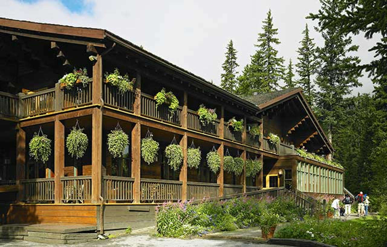 Emerald Lake Lodge Field Exterior photo